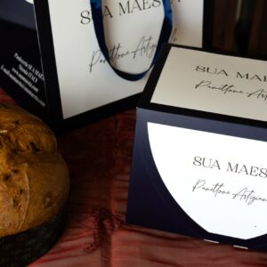 PANETTONE ARTIGIANALE DA KG 1 CON MARMELLATA IN BARATTOLO DA GR 200 AI FRUTTI DI BOSCO LINEA ELEGANT